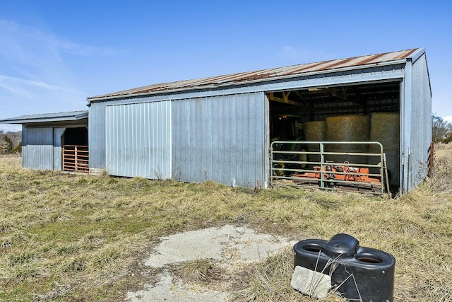 view of outdoor structure featuring an outbuilding and an exterior structure