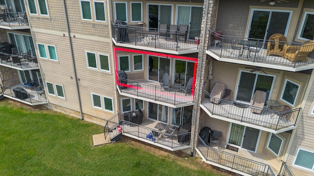 back of house featuring a ceiling fan, a yard, and a patio