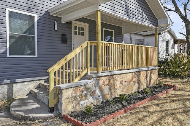 entrance to property featuring a porch