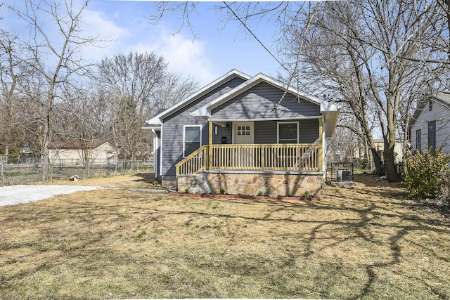 view of front of property featuring covered porch and fence