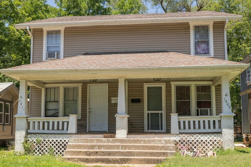 1218 N Rogers Ave, Springfield, MO 65802 - view of front facade featuring a shingled roof and covered porch