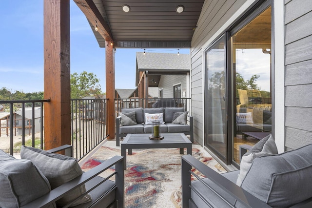 balcony featuring an outdoor hangout area