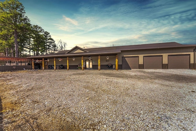 view of front of house featuring driveway and a garage