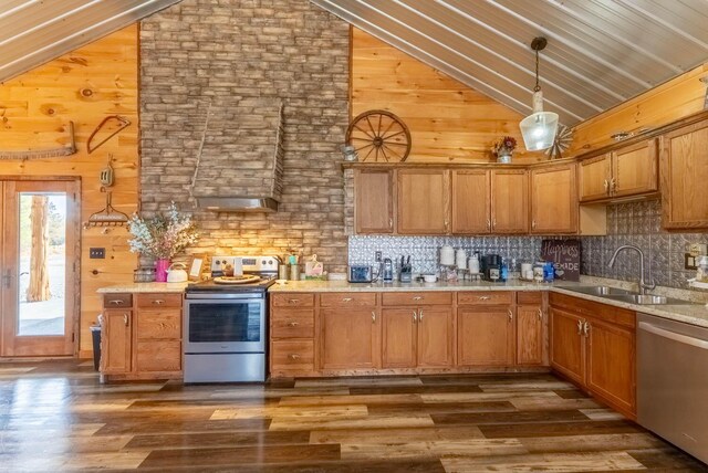80 Serenity Ct, Gepp, AR 72538 - kitchen featuring backsplash, appliances with stainless steel finishes, a sink, wood finished floors, and high vaulted ceiling