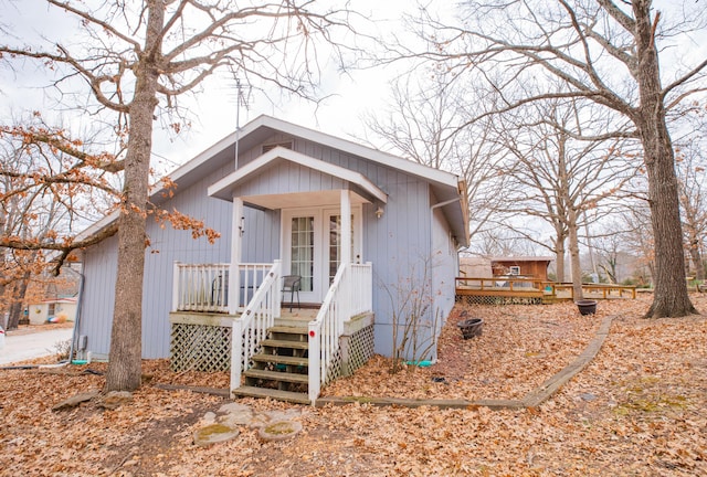 view of front of house featuring a wooden deck