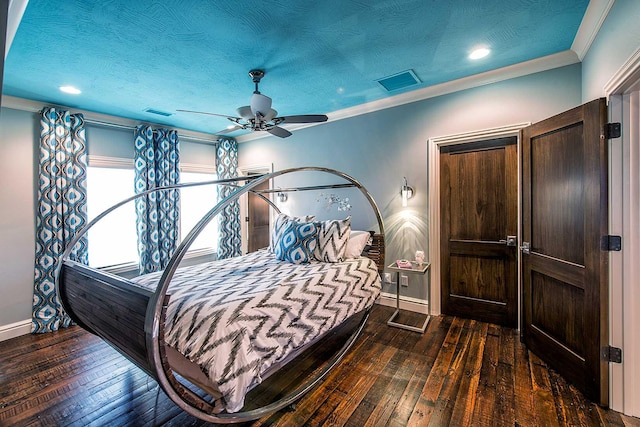 bedroom with a textured ceiling, visible vents, baseboards, hardwood / wood-style floors, and crown molding