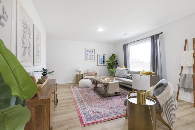 living room featuring light wood-style flooring and baseboards