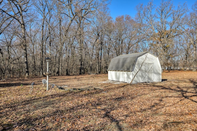 view of yard with an outbuilding and a shed