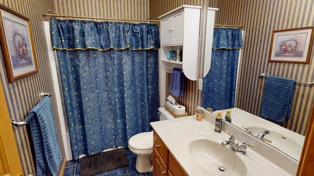 full bathroom featuring toilet, wallpapered walls, tile patterned flooring, and curtained shower