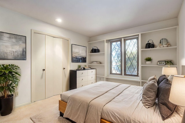 carpeted bedroom featuring recessed lighting and a closet