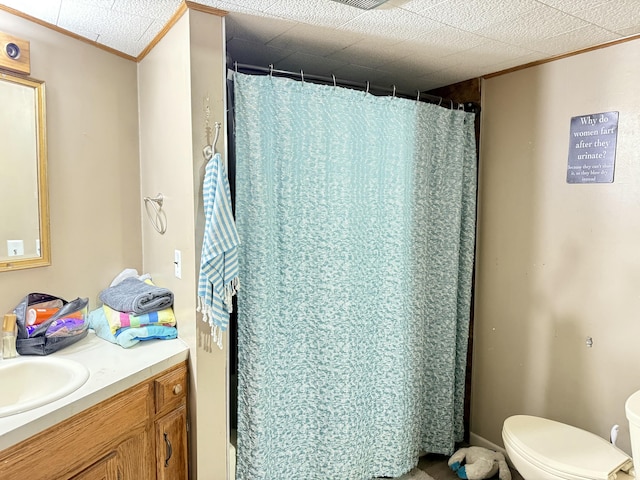 full bath with toilet, a shower with curtain, ornamental molding, and vanity