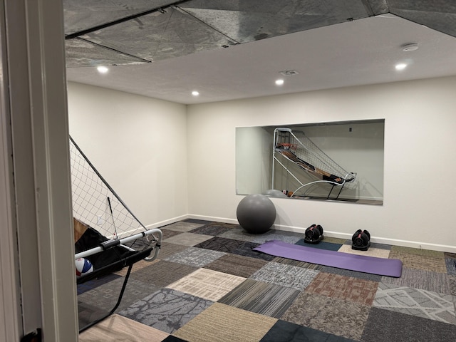 workout room with recessed lighting and baseboards