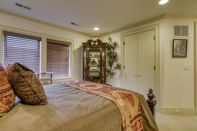 carpeted bedroom featuring visible vents, crown molding, and recessed lighting