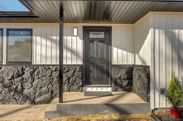 property entrance with stone siding