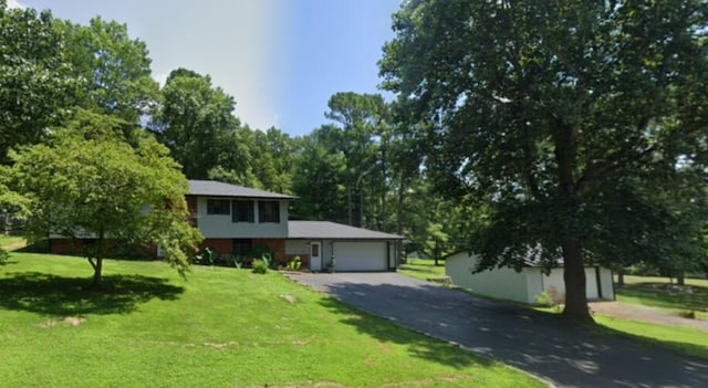 view of front facade with an attached garage, driveway, and a front yard