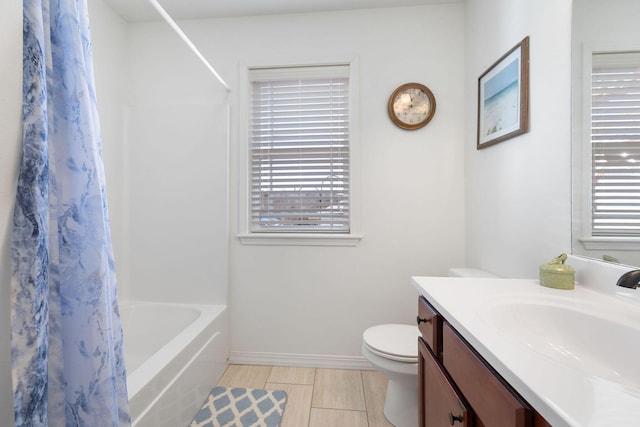 bathroom with baseboards, shower / tub combo with curtain, vanity, and toilet