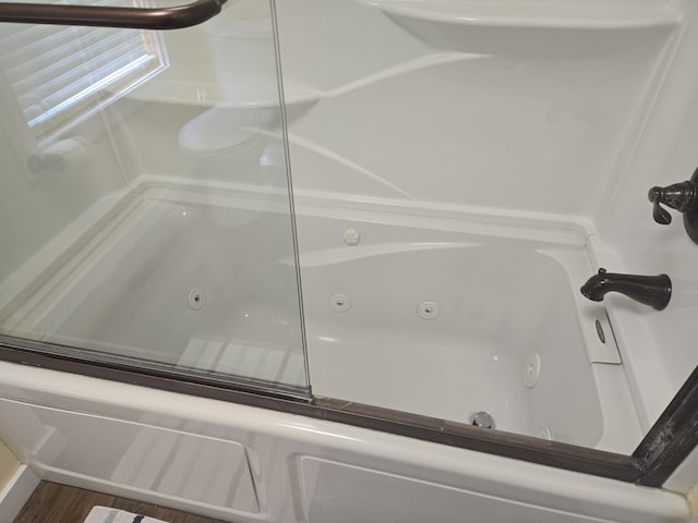 details featuring a jetted tub