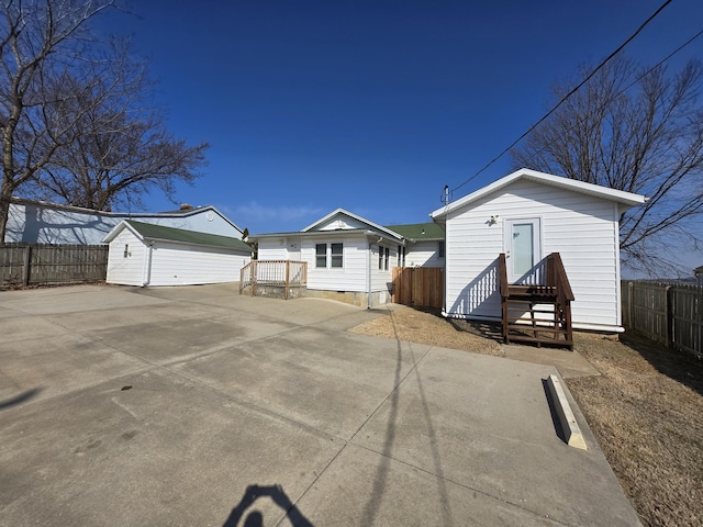 view of front of property with an outbuilding and fence