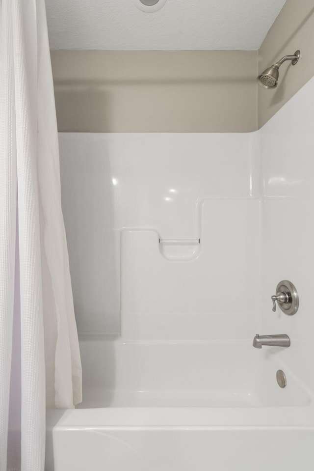 full bath with shower / bath combo with shower curtain