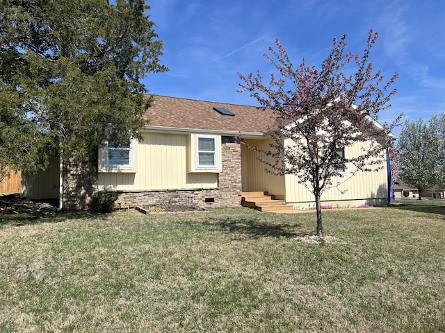 109 Lancashire Dr, Branson, MO 65616 - single story home featuring a shingled roof and a front yard