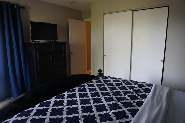 bedroom featuring a closet