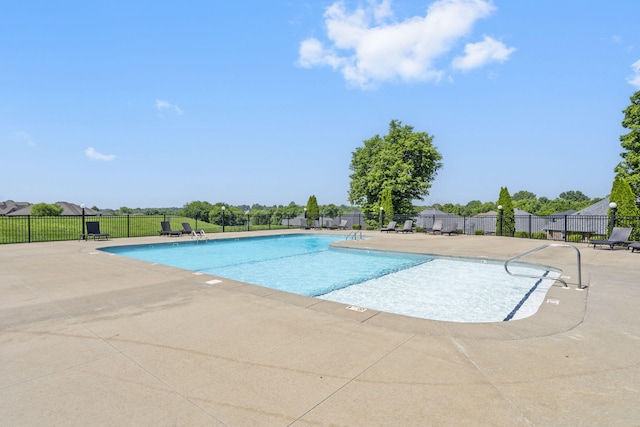 4427 E Kentbrook Dr, Springfield, MO 65802 - community pool with a patio