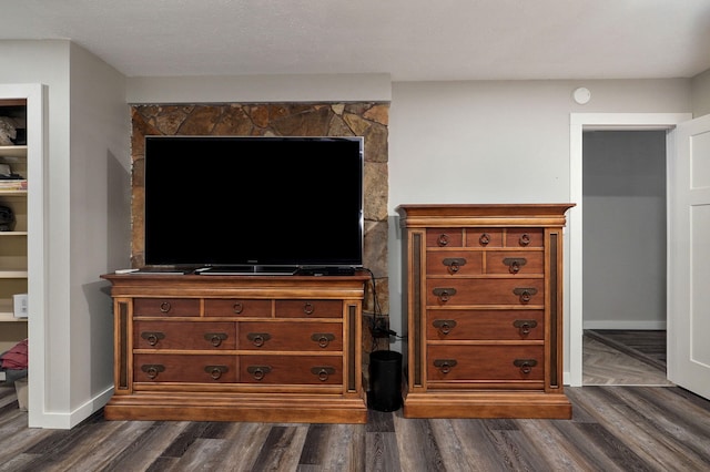 room details featuring baseboards and wood finished floors