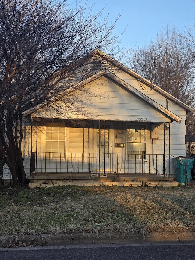 view of front of house with covered porch