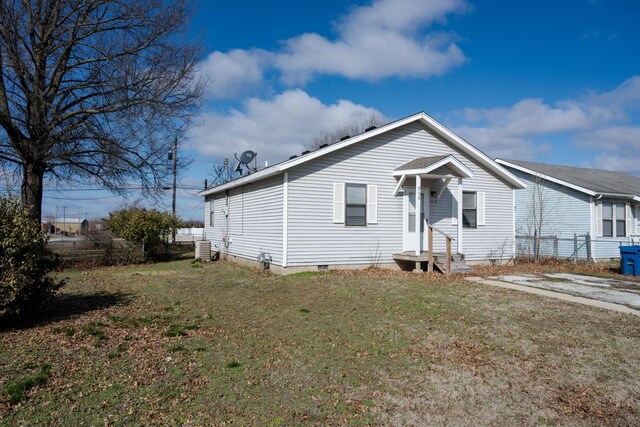 908 Jefferson Ave, Joplin, MO 64801 - view of front facade with central AC, a front lawn, crawl space, and fence