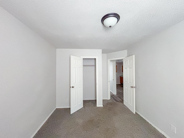 908 Jefferson Ave, Joplin, MO 64801 - unfurnished bedroom with carpet, a textured ceiling, baseboards, and a closet