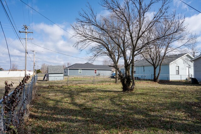 908 Jefferson Ave, Joplin, MO 64801 - view of yard with fence