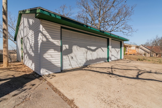 view of detached garage