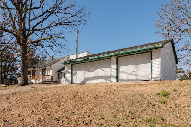 view of detached garage