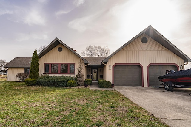 view of front of home featuring a garage, driveway, a front lawn, and roof with shingles