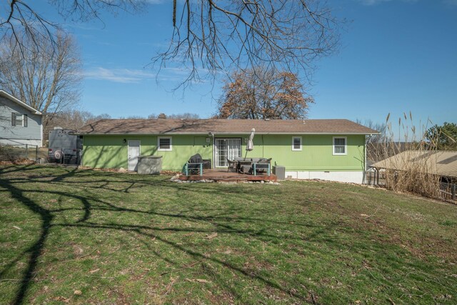 back of property with fence, a patio, and a yard