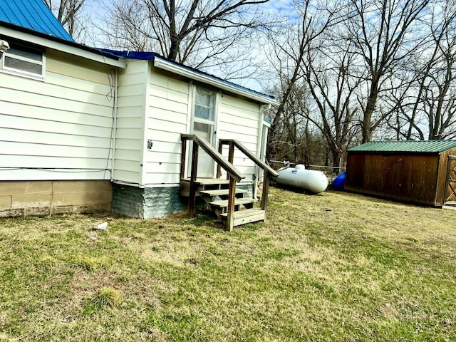 view of yard featuring an outbuilding and a shed