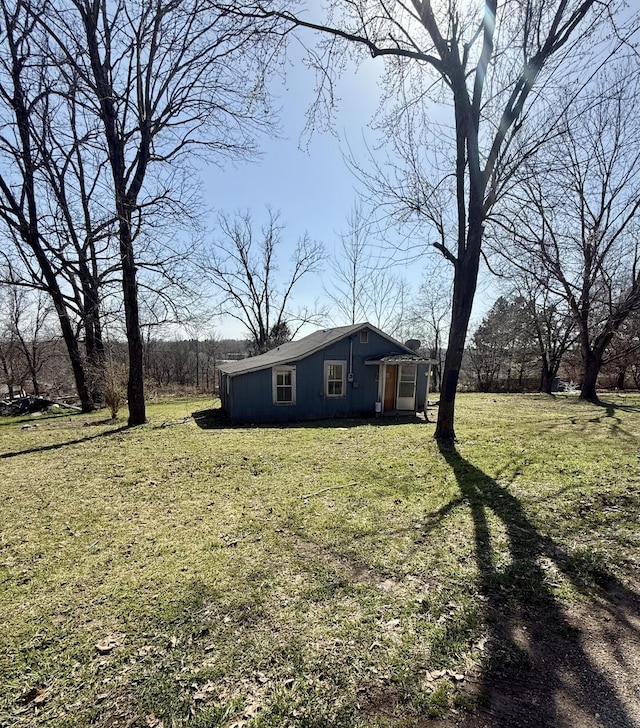 view of front of house with a front lawn