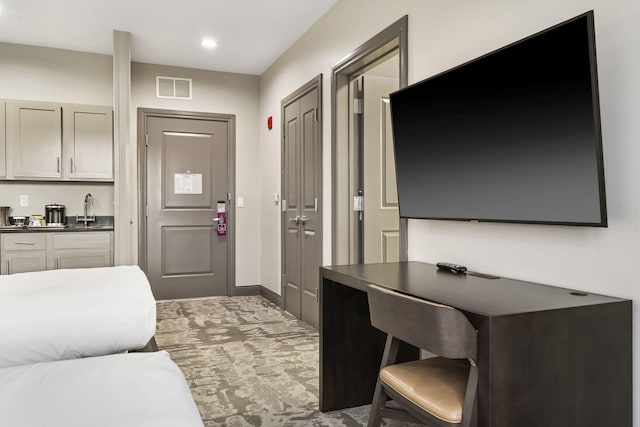 interior space featuring baseboards, visible vents, and recessed lighting