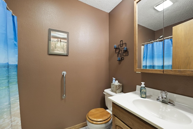 full bathroom with curtained shower, toilet, a textured ceiling, and vanity