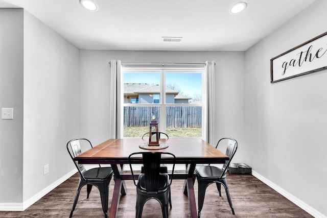 dining room featuring dark wood-style floors, recessed lighting, and baseboards