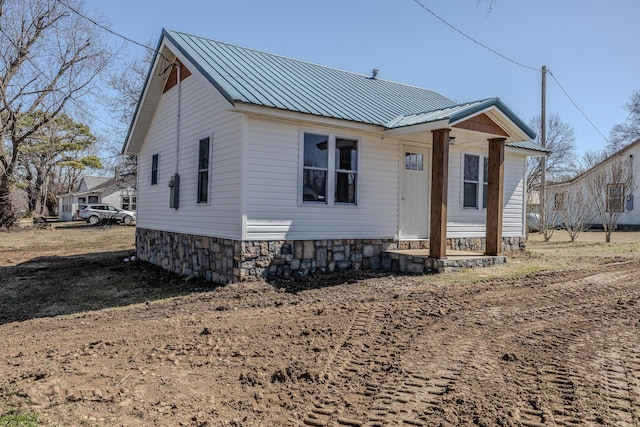 view of front of property featuring metal roof