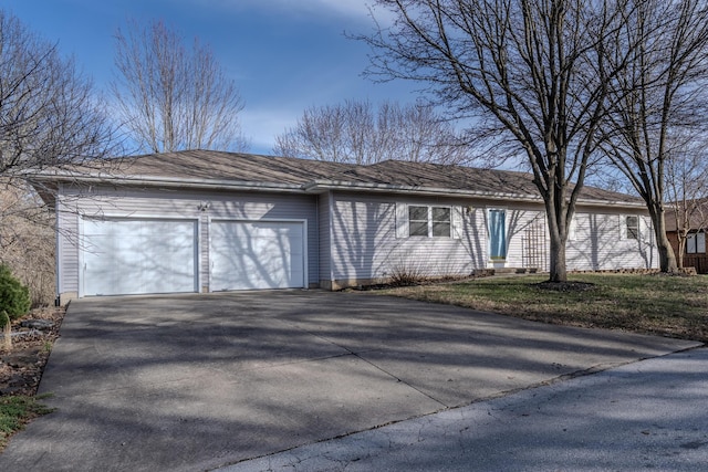 view of front facade with a garage and driveway