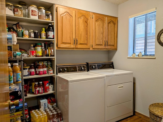 laundry area featuring cabinet space, baseboards, and washing machine and clothes dryer