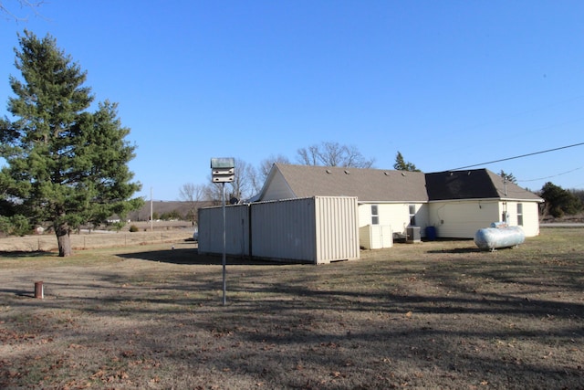 exterior space featuring a lawn