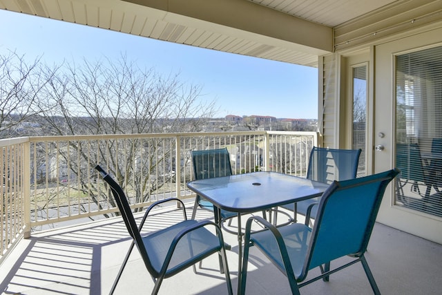 balcony with outdoor dining space