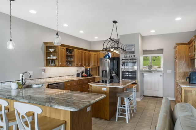 kitchen featuring backsplash, open shelves, a kitchen bar, stainless steel appliances, and a sink