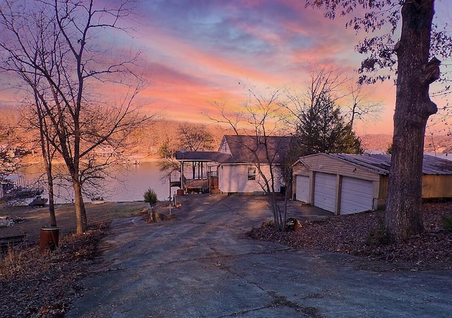 view of front of house featuring an outbuilding and driveway