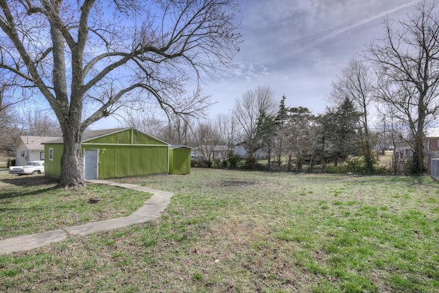 view of yard with an outbuilding and a garage