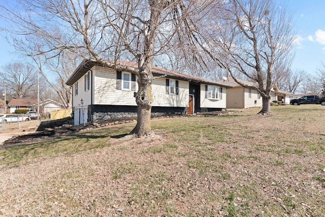 view of front facade featuring a front yard