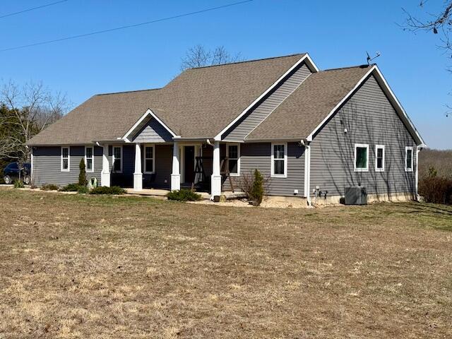 view of front of property featuring covered porch and a front lawn